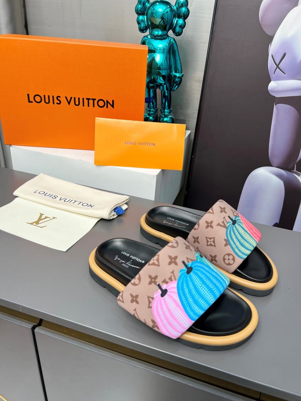 Louis Vuitton Slippers